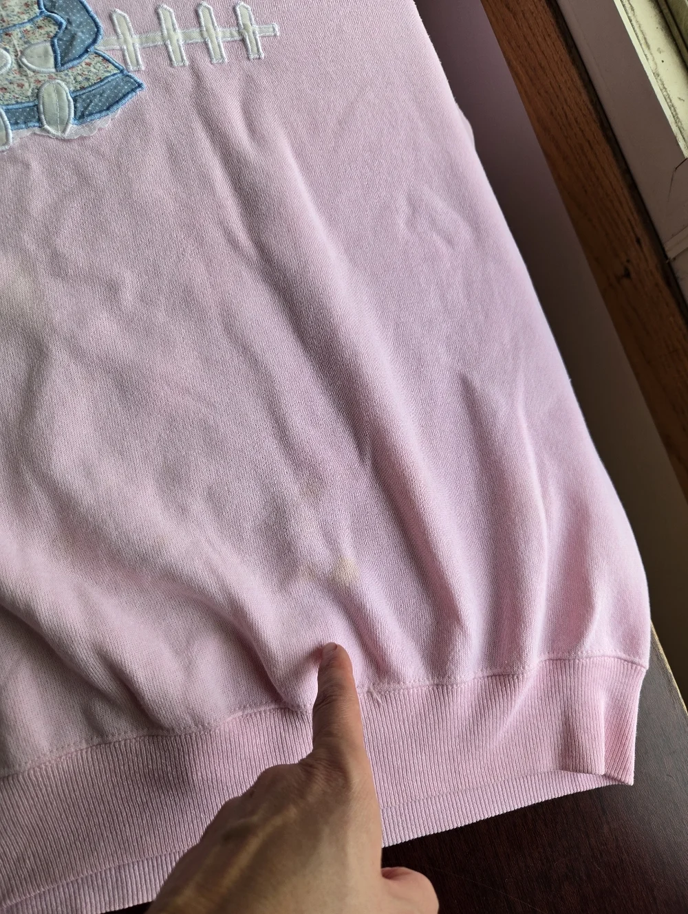 ​🐰 Vintage 80s/90s Hanes Pink Bunny Appliqué Sweatshirt - Picture 8 of 10